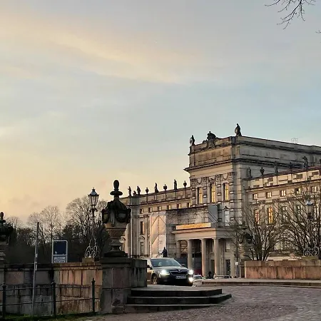 Im Zentrum Von Entspannt Wohnen, Entdecken Sie Den Park Und Schloss Oder Schwerin Mit Seinem Weltkulturerbe Und Nahegelegene Ostsee * Ludwigslust