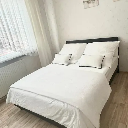 Alte Baeckerei Im Zentrum Von Ludwigslust Entspannt Wohnen Entdecken Sie Den Park Und Das Schloss Oder Schwerin Mit Seinem Weltkulturerbe Und Die Nahegelegene Ostsee Bed and breakfast